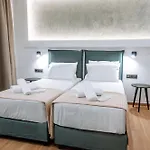 Iliada Boutique מלון דירות פליראקי