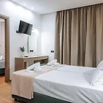 מלון דירות Iliada Boutique פליראקי